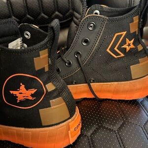 Converse High-Top in Black and Orange